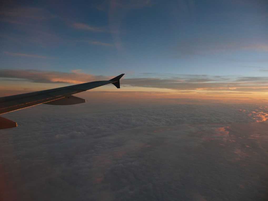 Sonnenaufgang über den Wolken